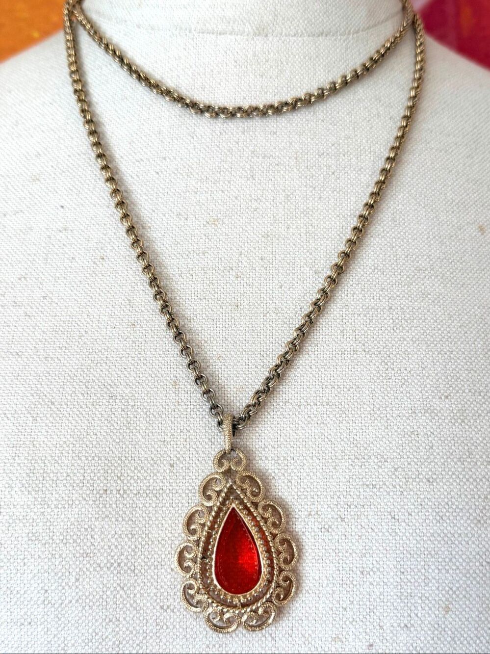 Vintage 1973 Avon Granada Orange Red Glass Teardrop Filigree Pendant Necklace